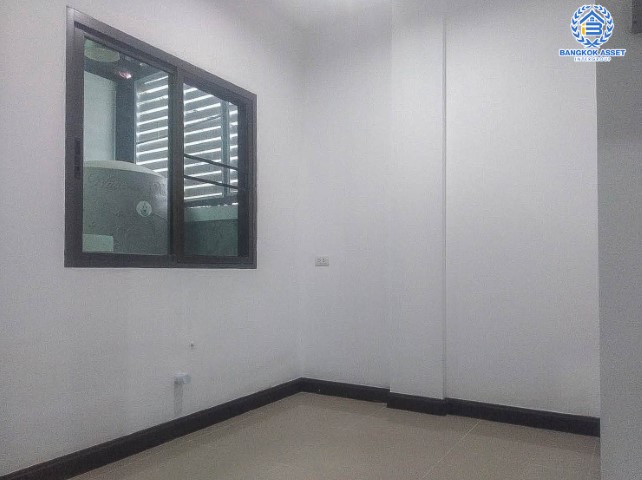 *****ทาวน์เฮ้าส์มือสองย่านปทุมธานี ม.ลิฟวิ่ง เรสซิเดนซ์ รังสิต-ราชพฤกษ์ เนื้อที่ 27.5 ตร.ว. ฟังก์ชัน 4 ห้องนอน 3 ห้องน้ำ 4 ที่จอดรถ แถมฟรี! 4 เครื่องปรับอากาศ 2 เครื่องทำน้ำอุ่น และอื่นๆ ใกล้รถไฟฟ้าสายสีแดง "สถานีรังสิต", มหาวิทยาลัยรังสิต และทางด่วน "บางพูน"